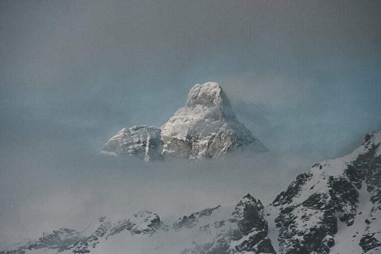 Matterhorn tittar fram mellan molnen. Best skiing at the moment i Champoluc 3e Feb