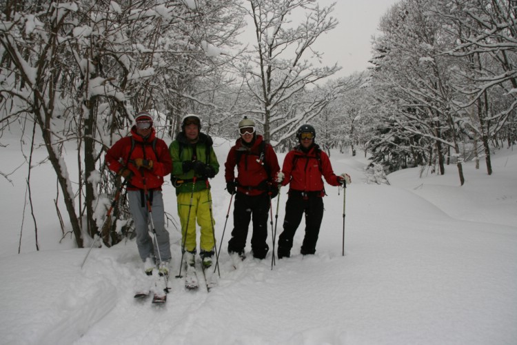 Anders, Anders, Henrik och Magnus i Niseko, Japan. Foto: Andreas Bengtsson