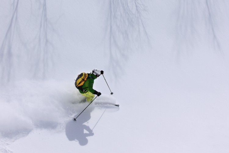 Anders Sjöberg åker skidor i Annupuri, Japan. Foto: Henrik Bonnevier 