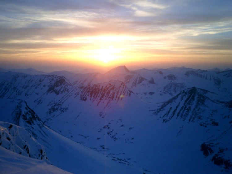 Sunset over some of the nice summits that we fly on.       Photo: Andreas Bengtsson