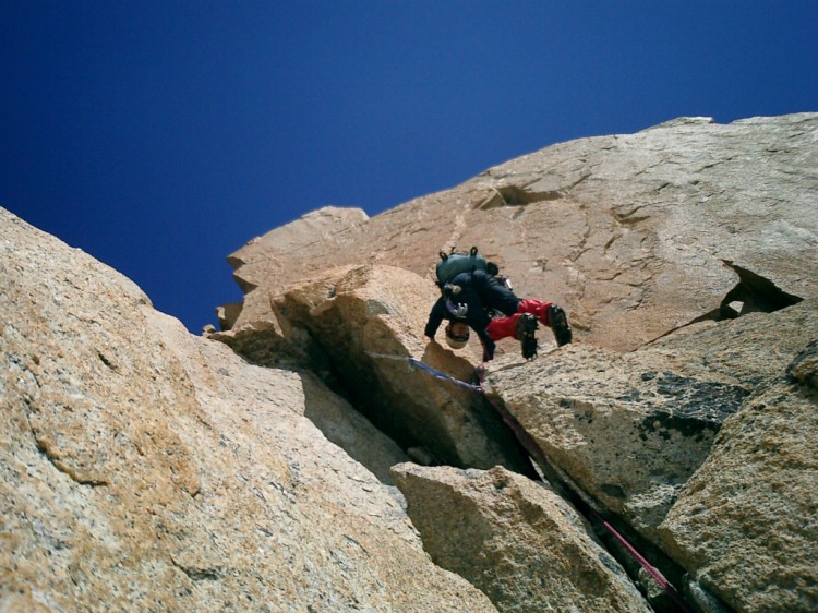 Classic granit climbing in crampons. Magnus Lindberg on Arête des Cosmiques.   Photo: Andreas Bengtsson