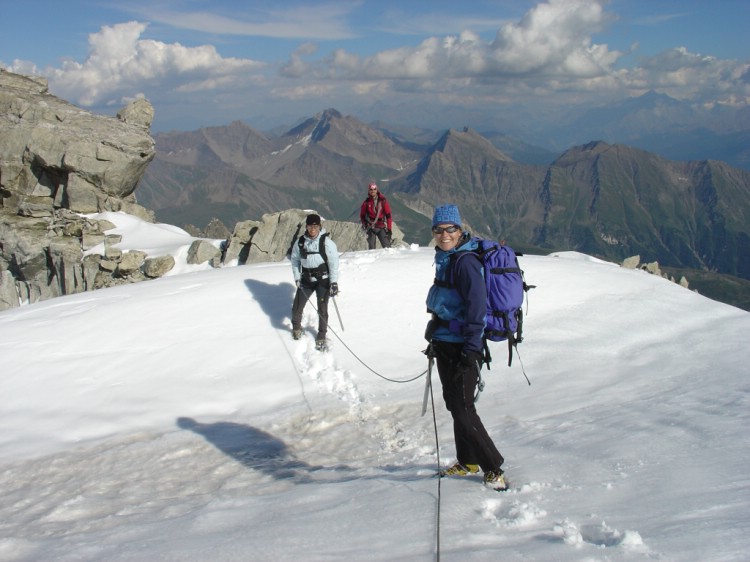 Anna, Eva and Andreas on de Geant glacier.    Photo: Magnus Lingvall