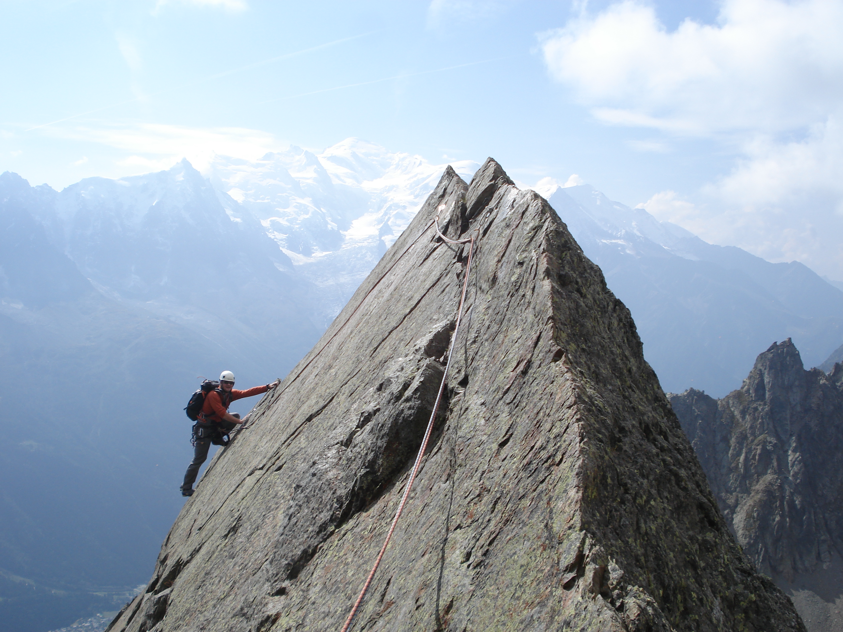 Magnus Strand klttrar p Aiguille de la Glire.            Foto: Andreas Bengtsson