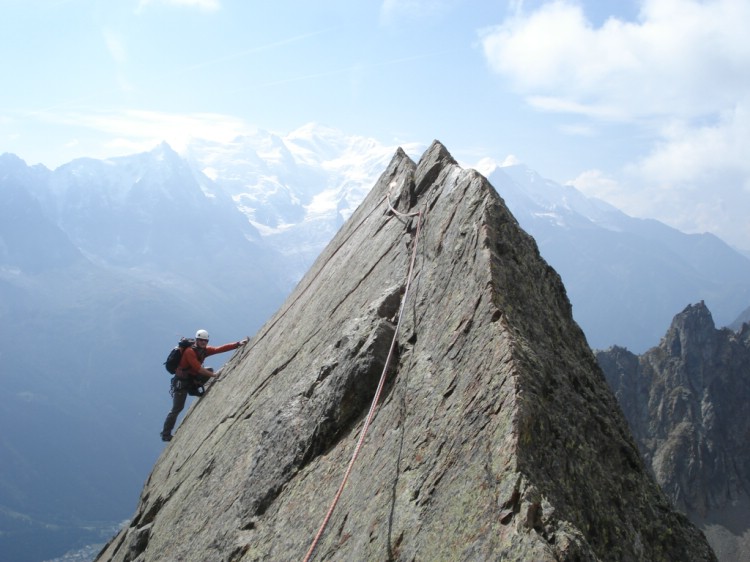 Magnus Strand klättrar på Aiguille de la Glière.            Foto: Andreas Bengtsson