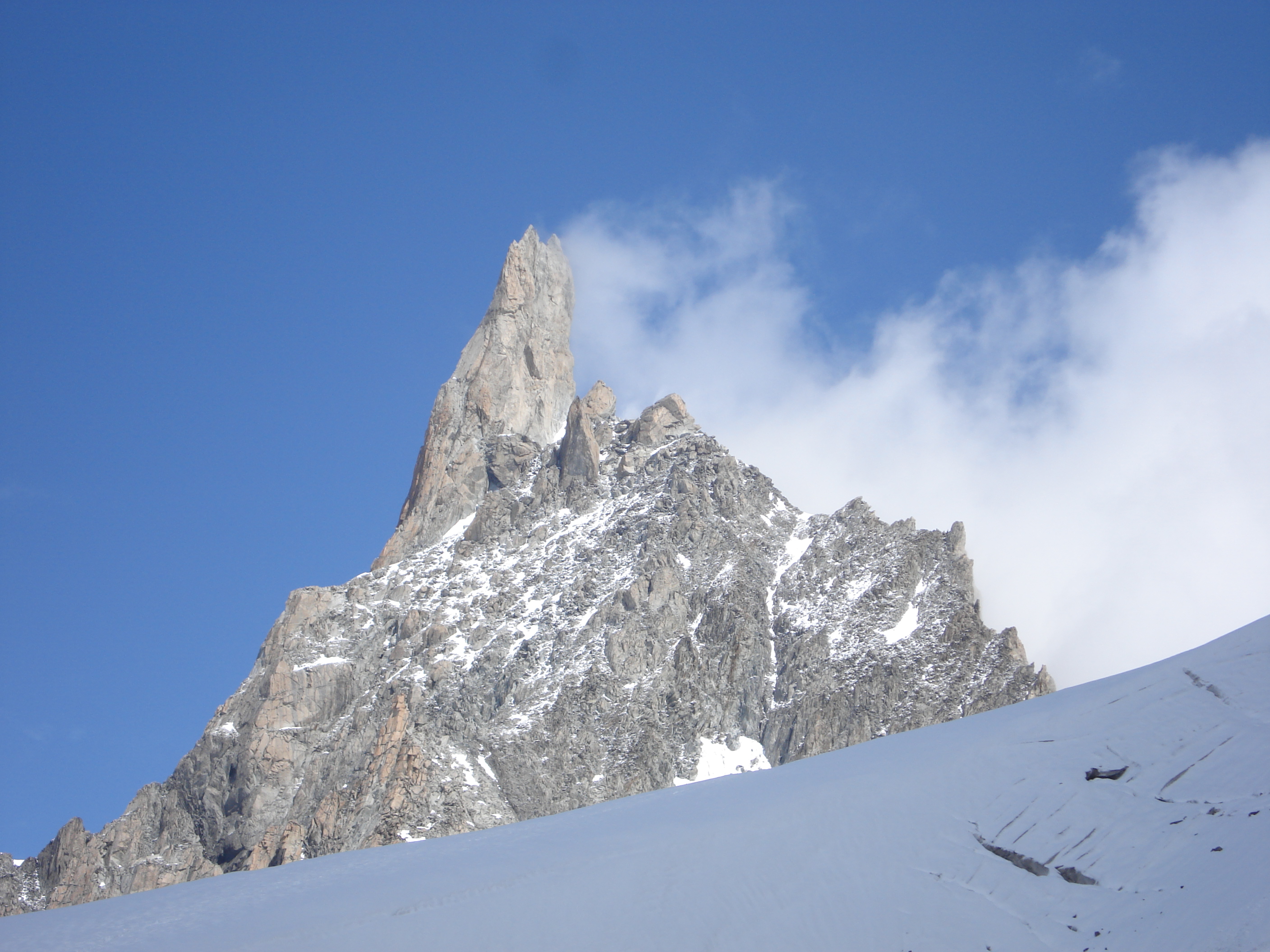 Dent du Geant, 4013m och den brantaste toppen ver 4000m i alperna.     Foto: Andreas Bengtsson