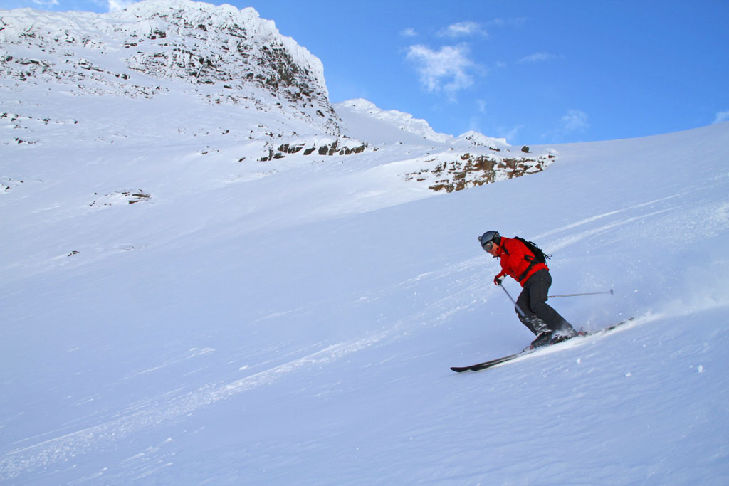 Korsatjokka, Heliskiing Riksgrnsen, 19 Mars 2011  Foto: Andreas Bengtsson