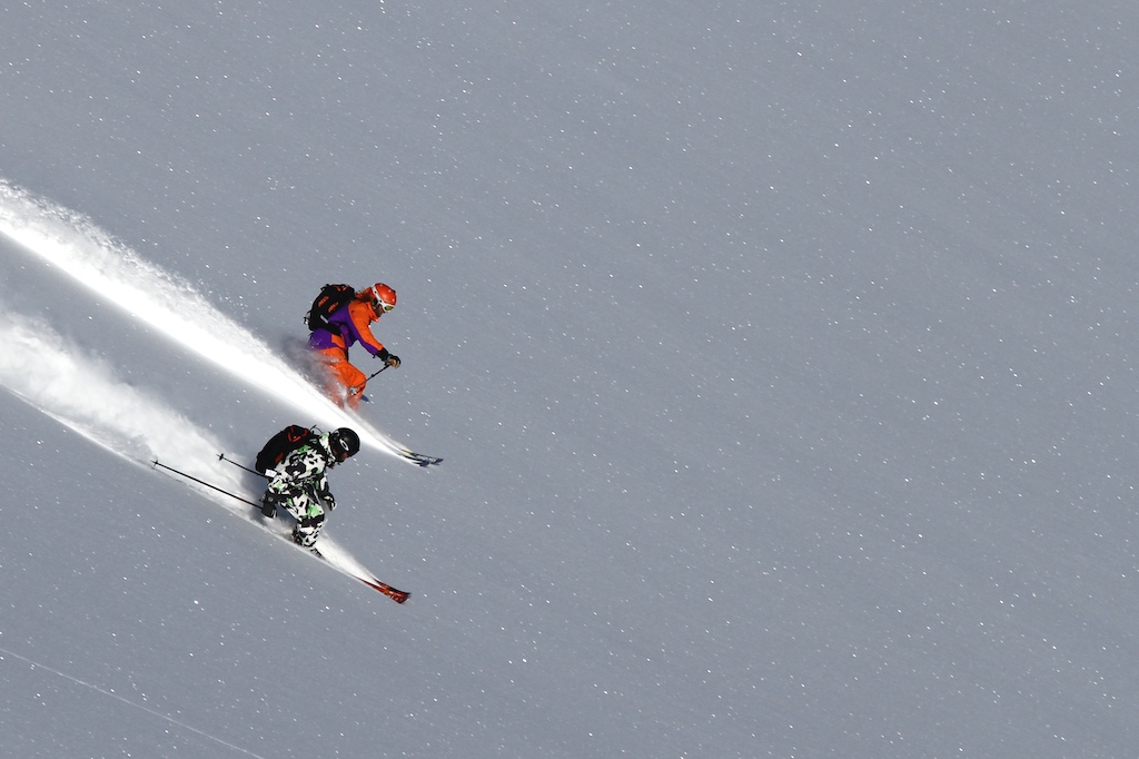 A bit of a race, heliski Riksgrnsen. Photo: Carl Lundberg