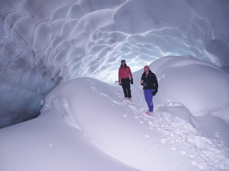 In the glacier. 8 April 2011 Photo: Magnus Strand