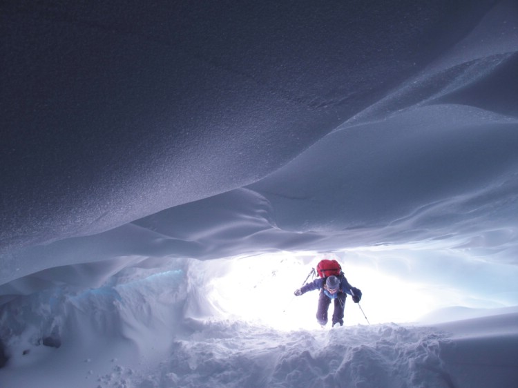  Ett hål i glaciären 8 April 2011. Foto: Magnus Strand