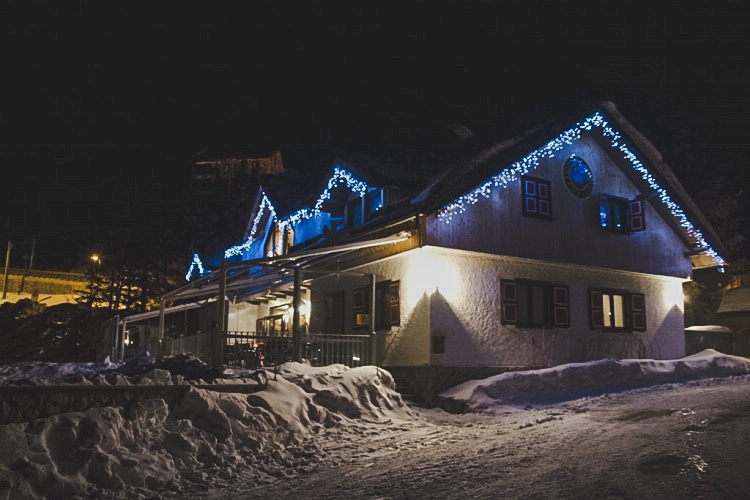 Klubbhuset för golfklubben i skidorten döljer en bra restaurang. 10e Feb 2010. Foto: Andreas Bengtsson