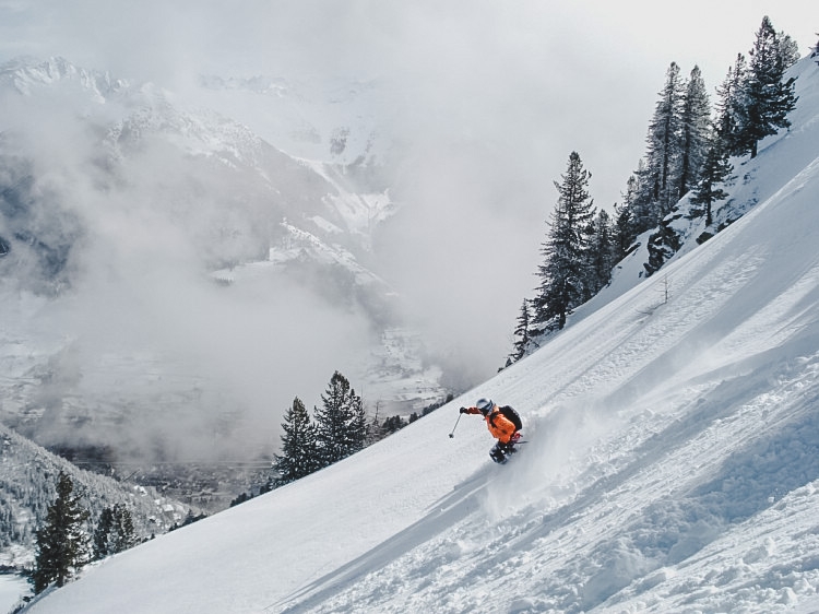 Micke from Sweden cruises into a powder field in Champex, Best skiing at the moment week 12 - 2007 Photo: Andreas Bengtsson