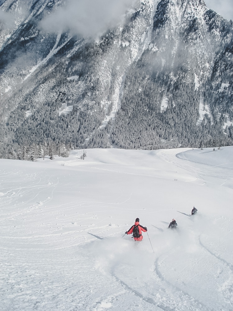 Per, Sara and Henrik from Sweden cruises into a powder field in Champex, Best skiing at the moment week 12 - 2007 Photo: Andreas Bengtsson