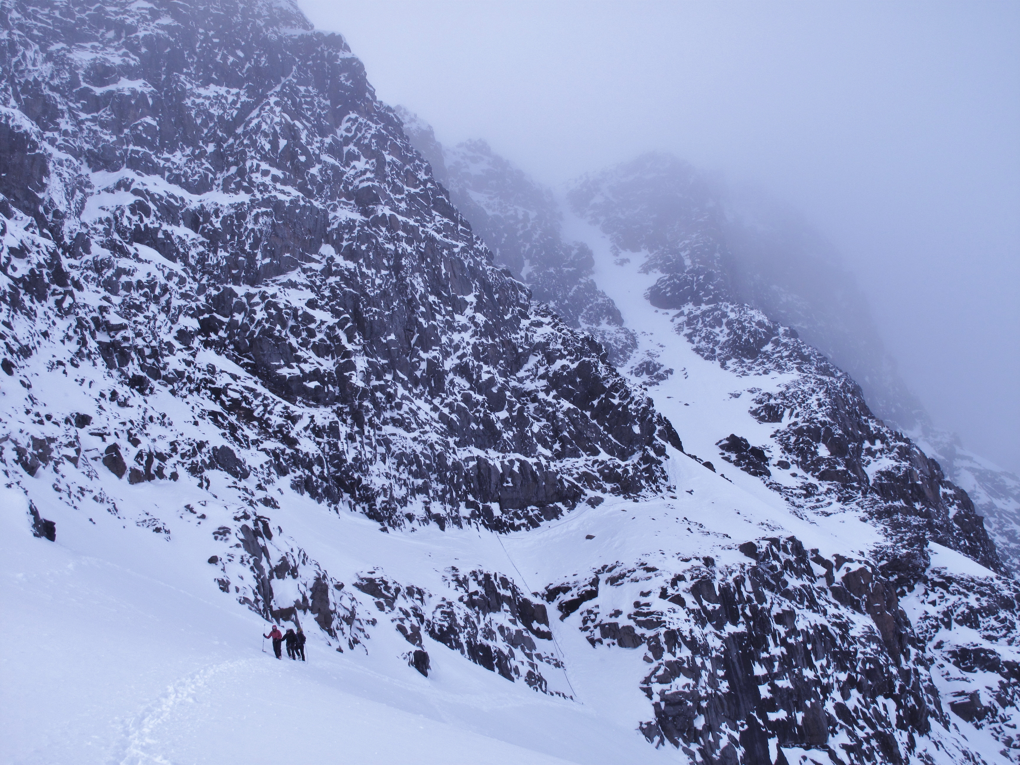 Coming down from stra leden. Ski touring Kebnekaise 7 April 2011 Photo: Magnus Strand