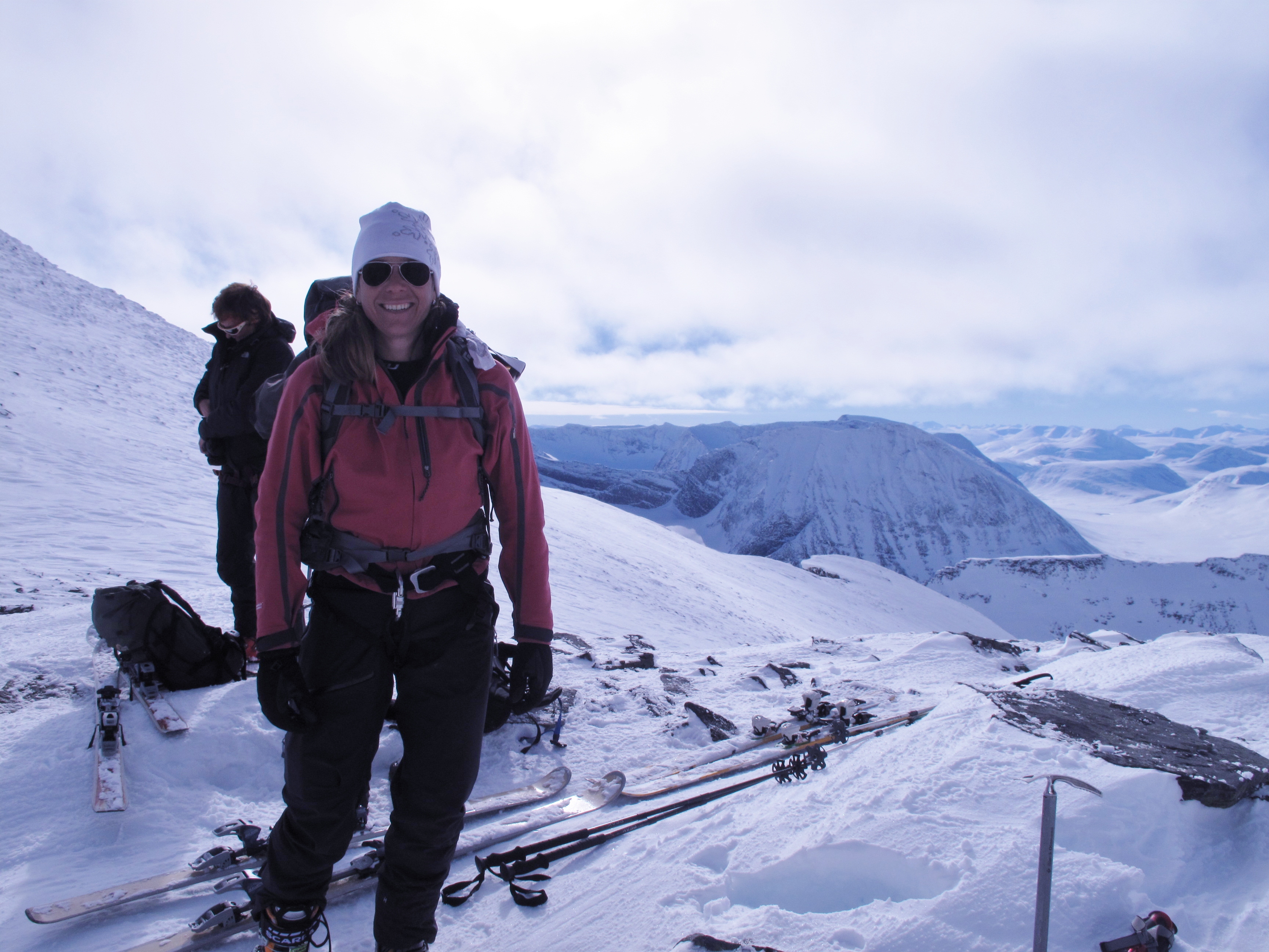 P toppen av Selmatjokka. Ski touring Kebnekaise 5 April 2011. Foto: Magnus Strand