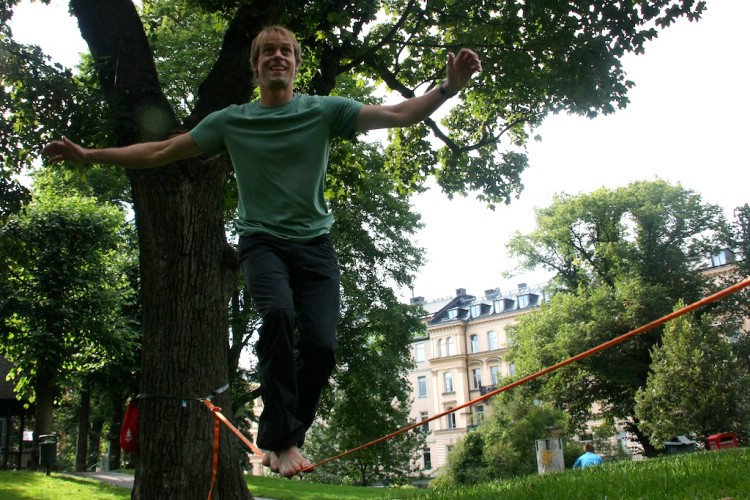 Slackline, genvägen till bättre klättring och skidåkning! Foto: Andreas Bengtsson