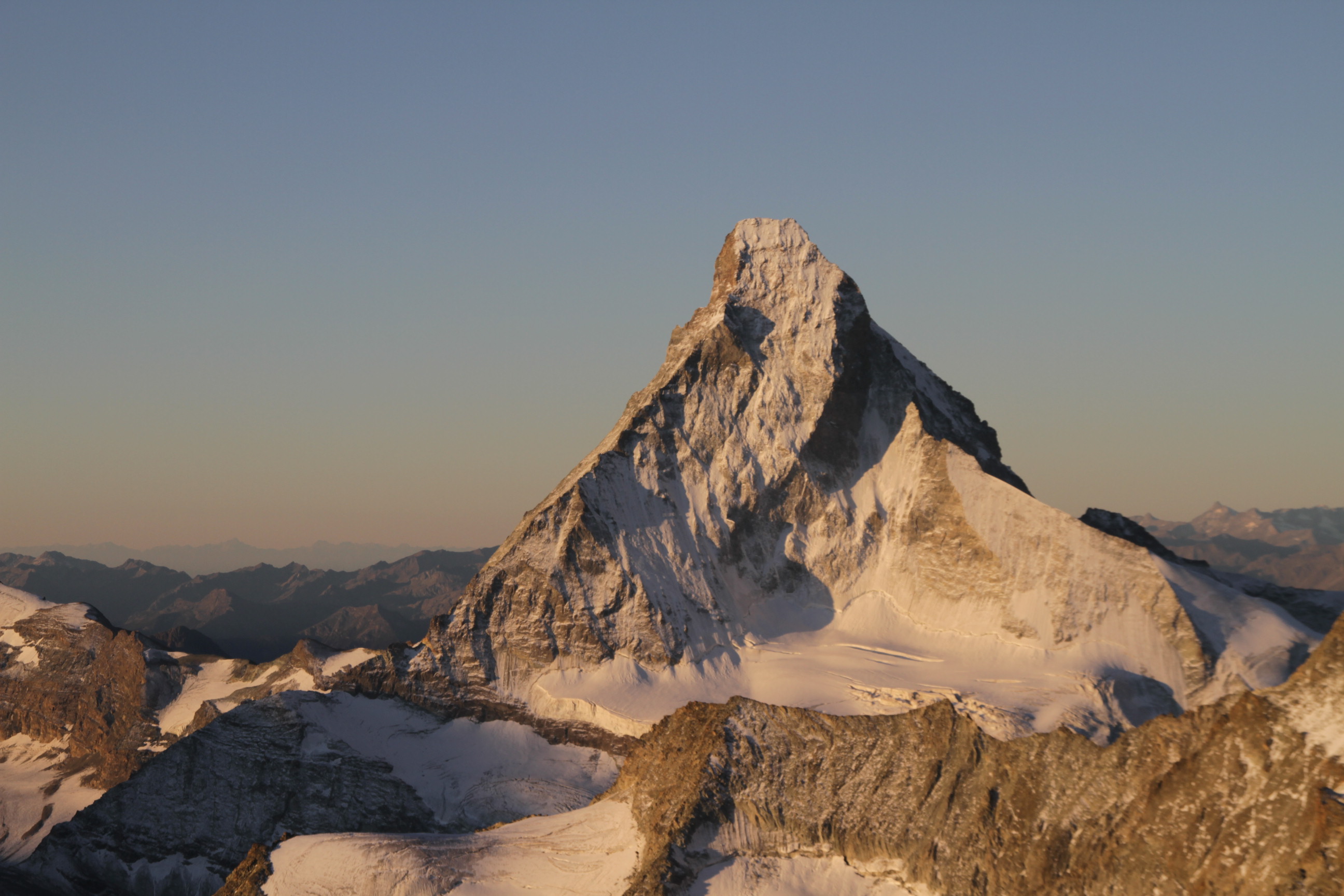 Morgonljus p Matterhorn frn Zinalrothorn.        Foto: Andreas Bengtsson