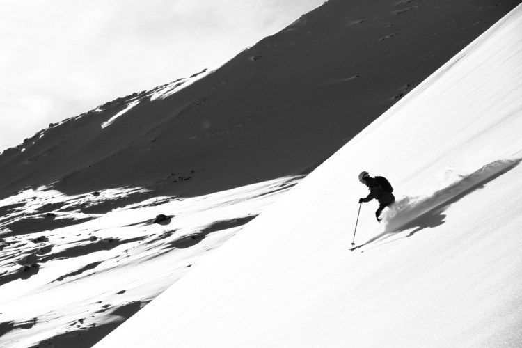  powder skiing on Vassitjokka. Mars 2012. Photo: Andreas Bengtsson