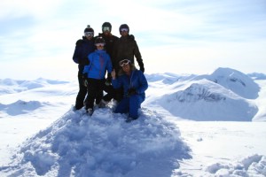 Gruppen på toppen av Adnjetjårro. Foto: Andreas Bengtsson