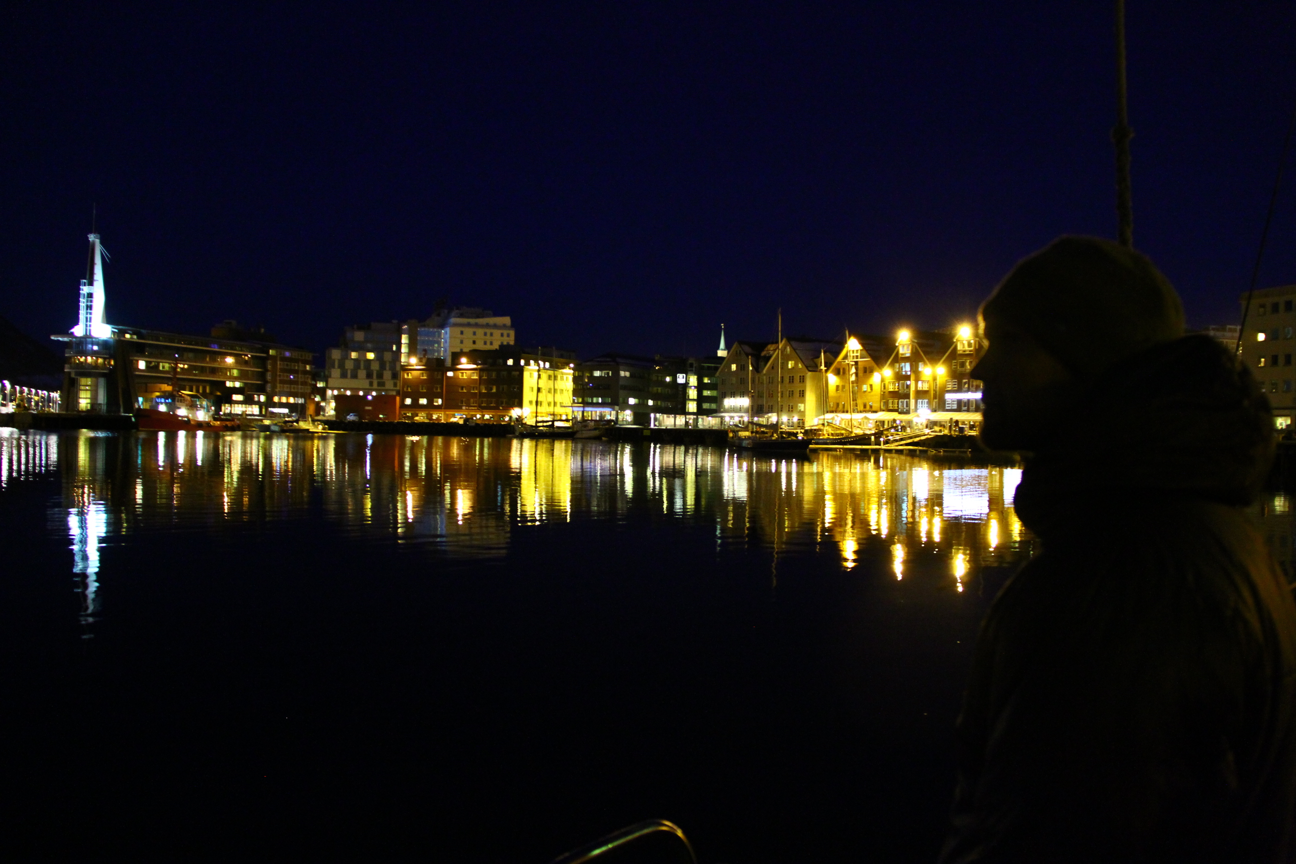 Troms hamn p natten. Foto: Andreas Bengtsson