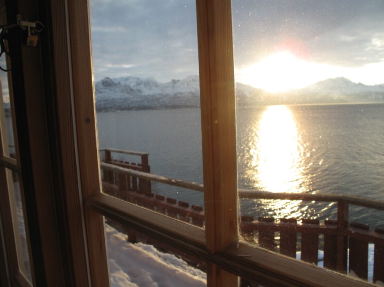 Utsikt från Trollviken Lodge mot Narviksfjellet och Sovande Drottningen. Foto: Magnus Strand