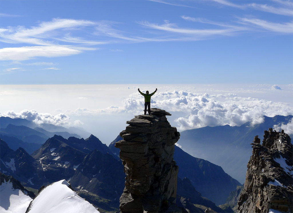 The view from 4061 m at the foot of Gran Paradiso. Photo Christian Trk.