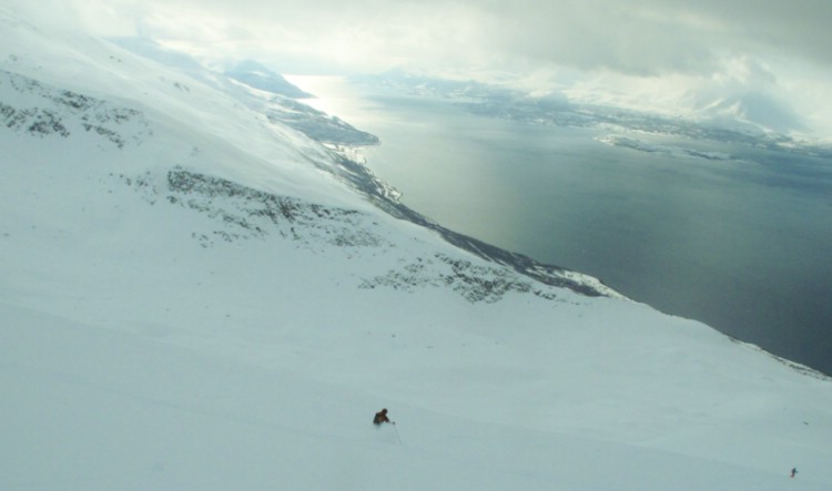 Skiing with fjord view. Close to Gratangen Hotell there are hundreds of ski touring and different lines to enjoy. From the summits you can see fjords in all directions.