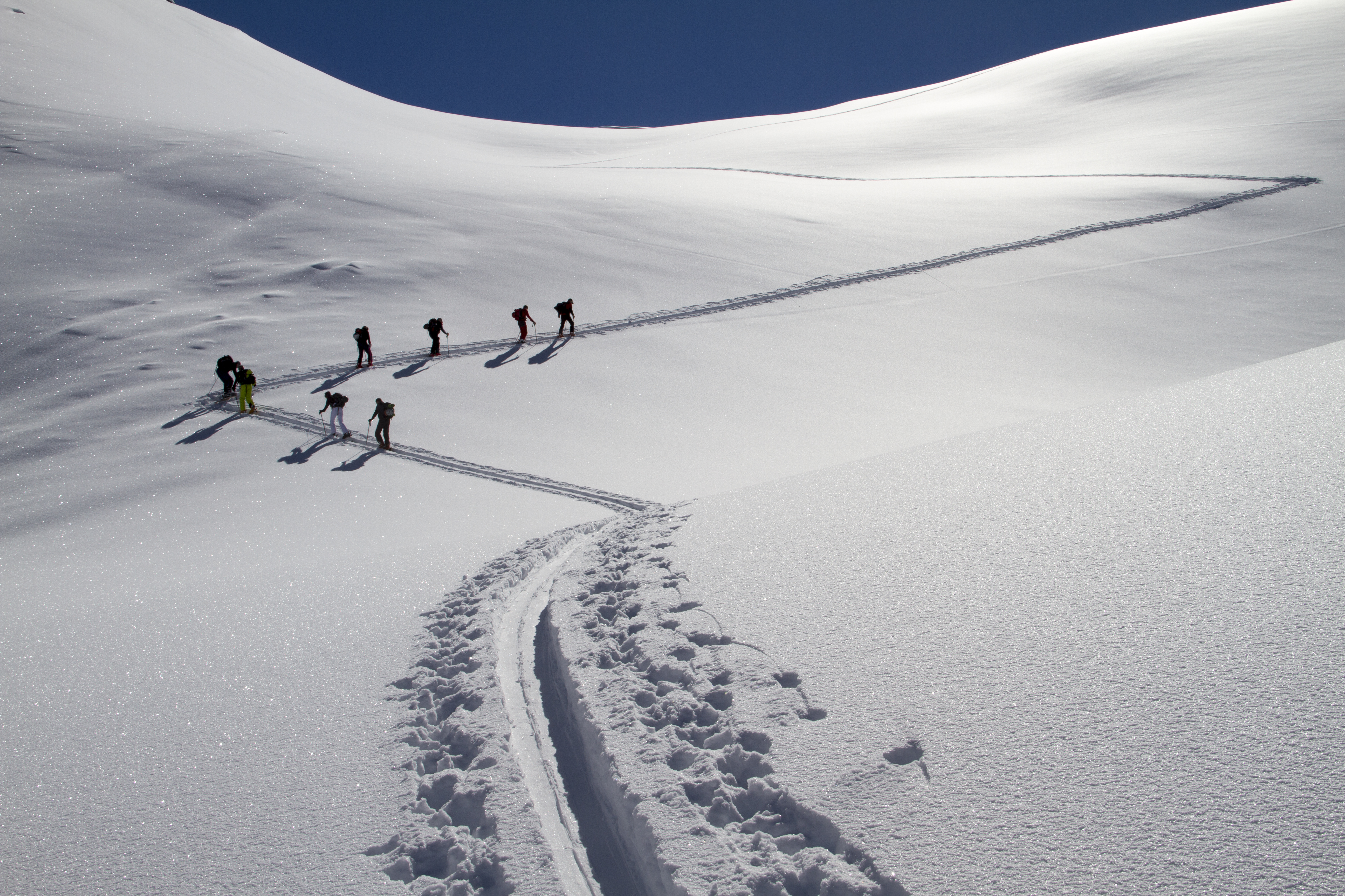 Breaking trail in powder snow. . Photo: Andreas Bengtsson