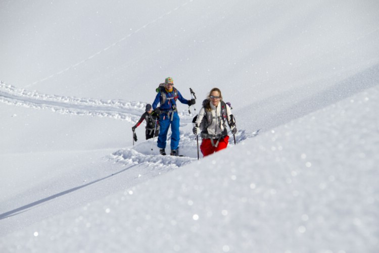 Breaking trail in powder snow. . Photo: Andreas Bengtsson