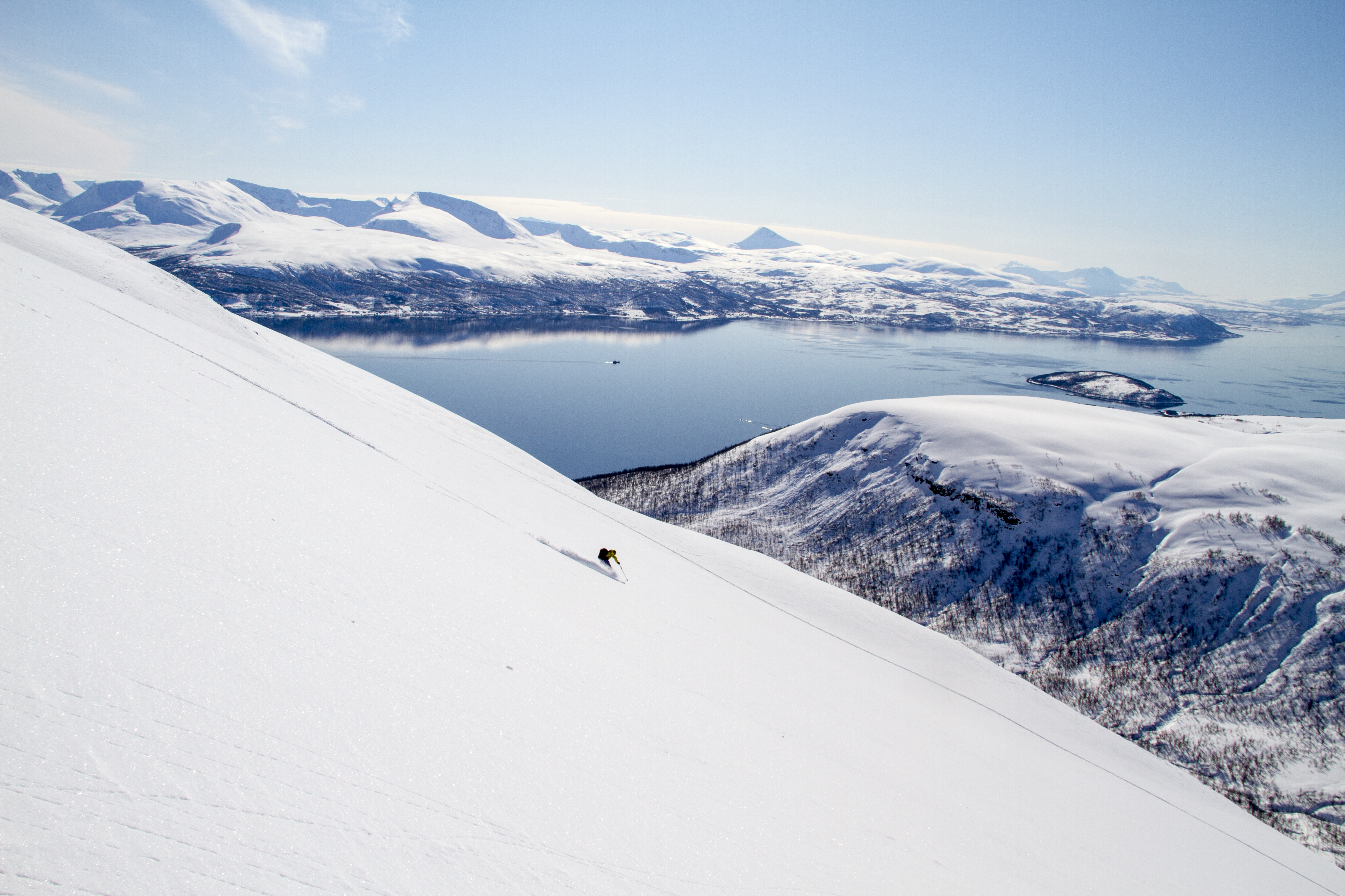 Ski touring med utsikt ver fjordar kring Narvik