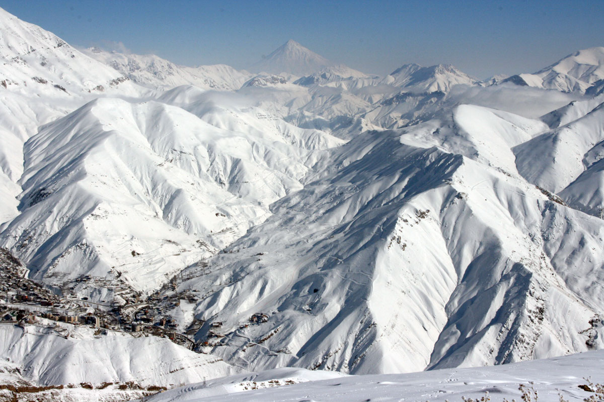 Vy ver skidomrdet Shemshak.      Foto: Andreas Bengtsson