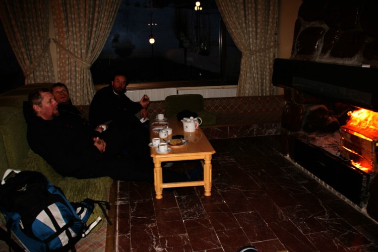 A tea by the fire place at hotel Dizin after a great day skiing.    Photo: Andreas Bengtsson