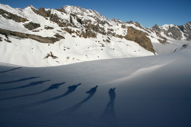 Ski touring i vackert solljus.     Foto: Andreas Bengtsson