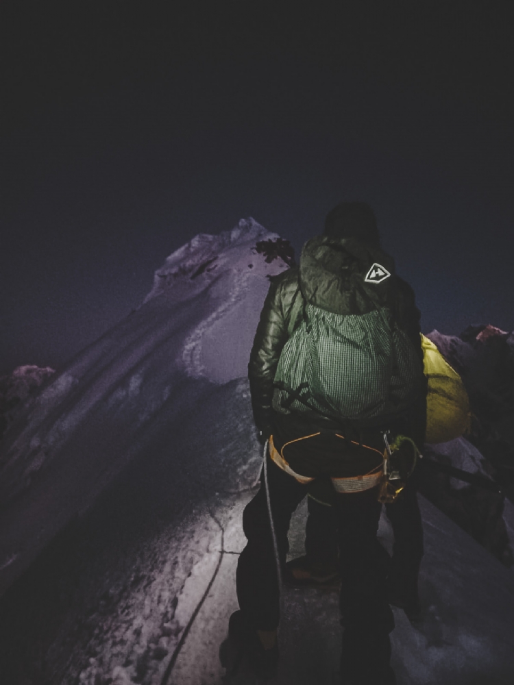 På väg mot toppen av Lobuche East. Foto Jonna Kivi