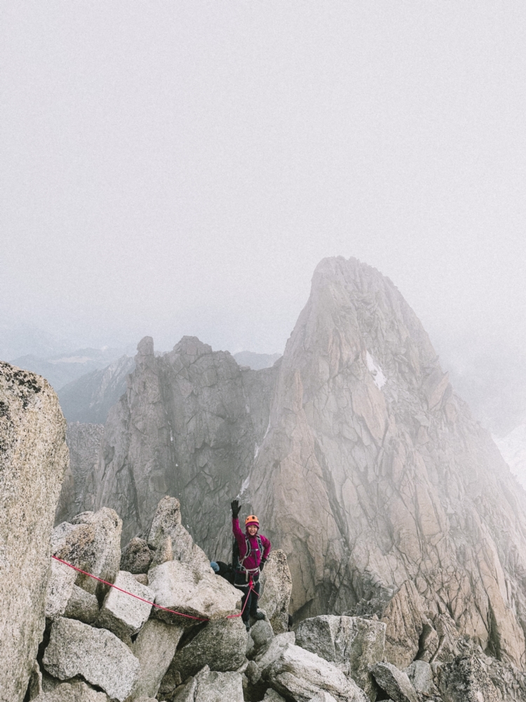 På väg upp på toppen på Aiguille du Tour