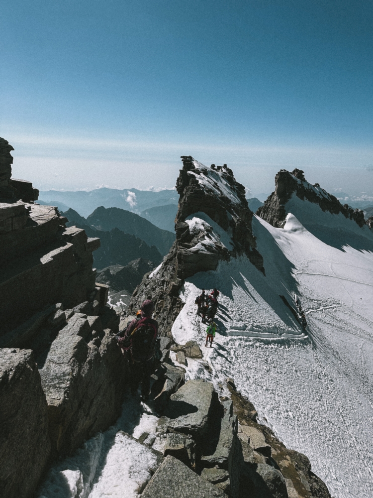 På väg upp på toppen på Gran Paradiso