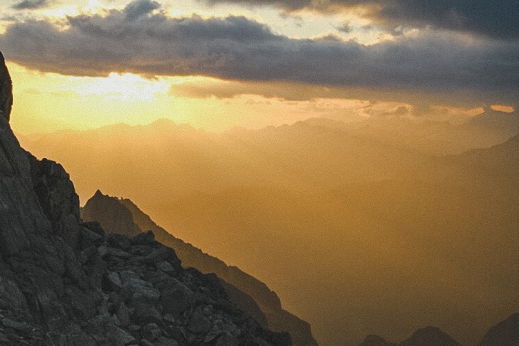 Outside the hut in the morning. Photo: Andreas Bengtsson