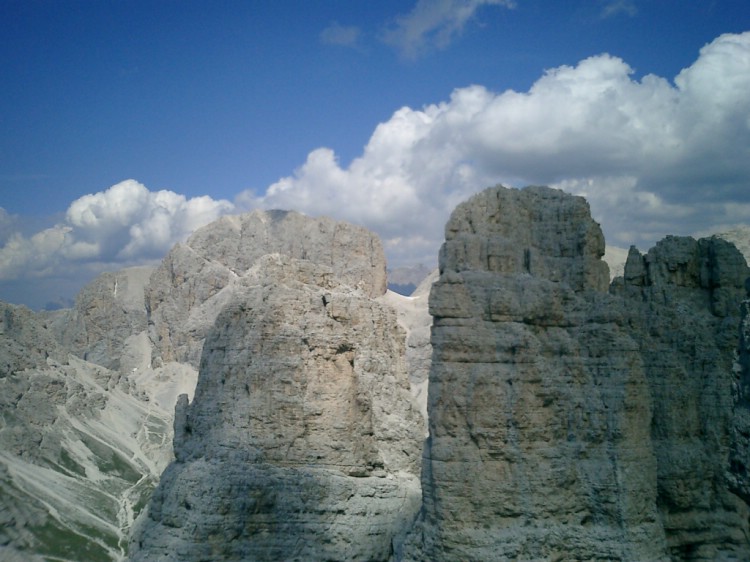 Endless towers and dream climbing.       Photo: Andreas Bengtsson