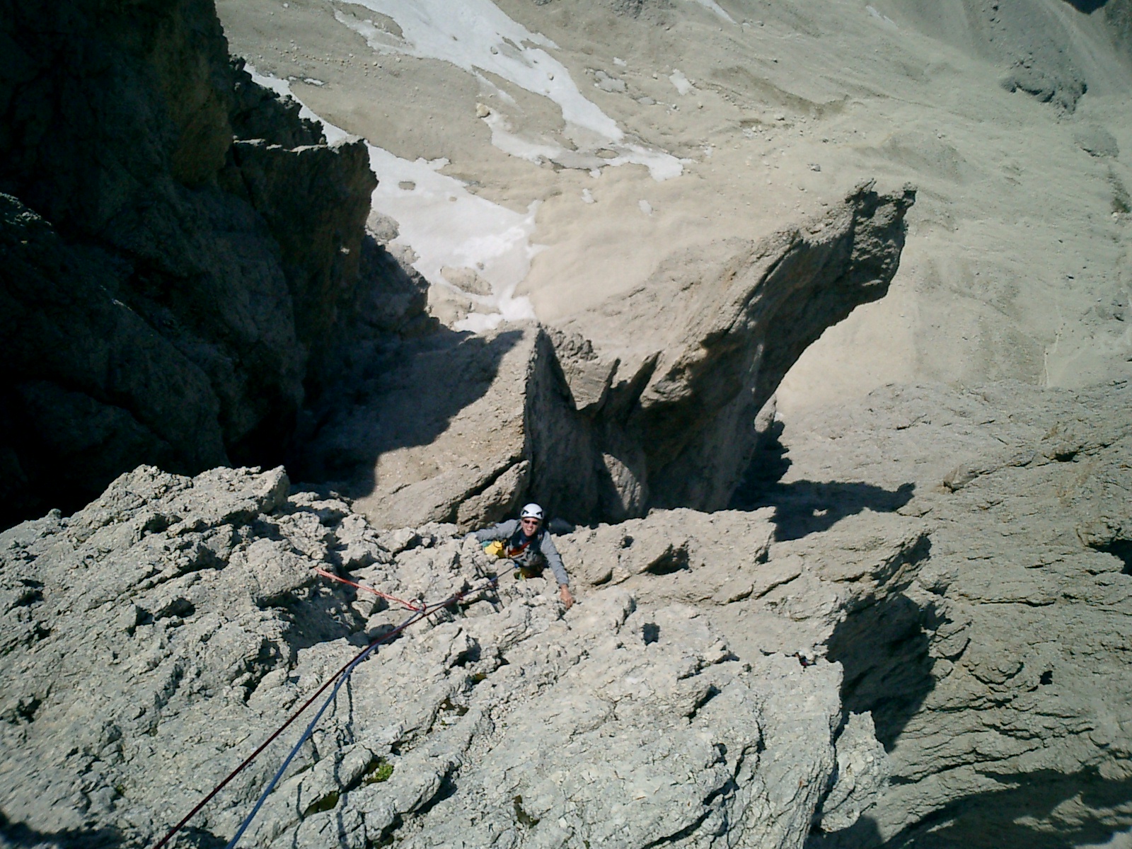 Moon landscape on Fnf finger spitze.  Photo: Andreas Bengtsson