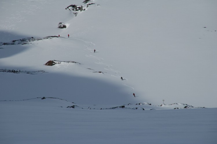 The lower part of the Korsa glacier down to the Helicopter. Heli ski Riksgränsen 28/3 - 2009         Photo: Peter Almer