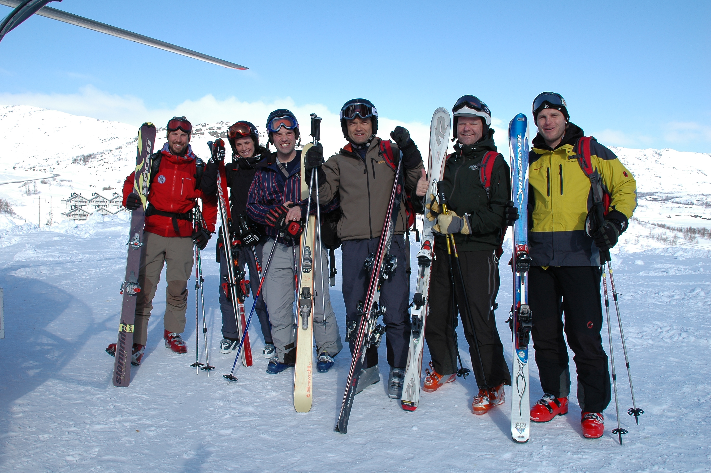 Another happy group. Heli ski Riksgrnsen 30/3 - 2009 Foto: Peter Almer 