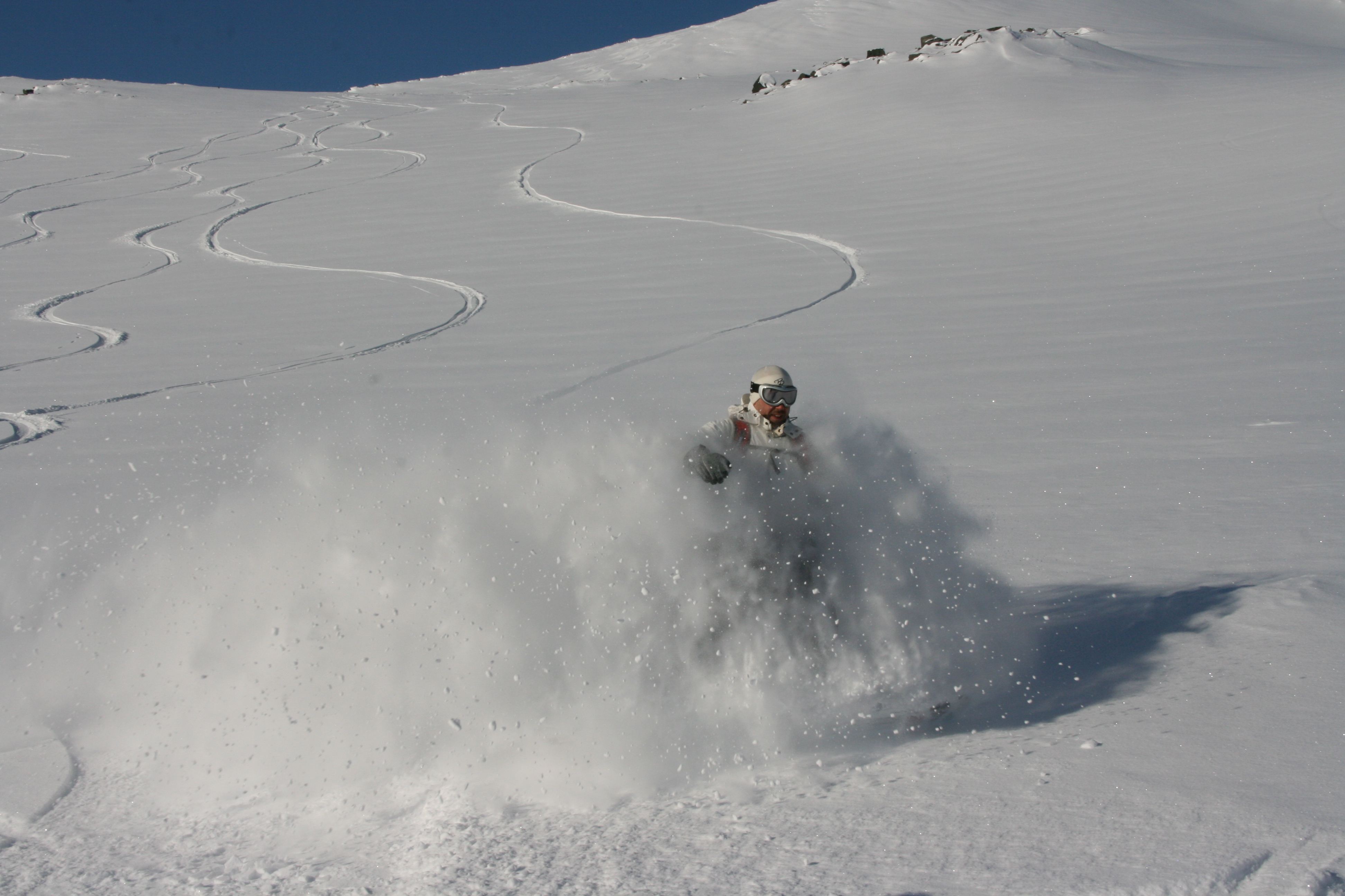 Puder p Vassitjocka. Heli ski Riksgrnsen 3e april 2009.   Foto: Andreas Bengtsson