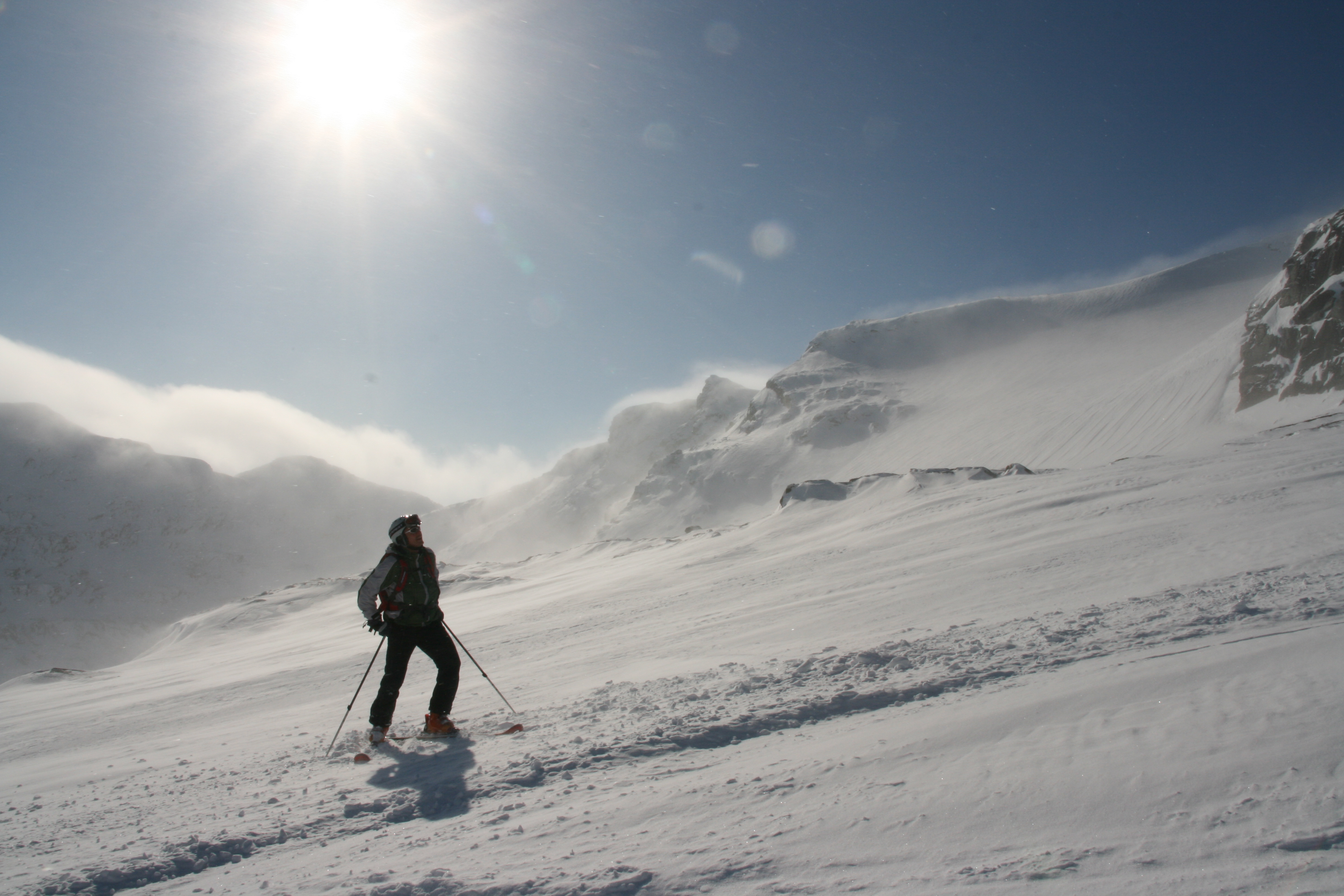 Thin clouds over Korsatjocka and Voitasriita. Heli ski Riksgrnsen, Sweden 3rd of April 2009.Photo: Andreas Bengtsson