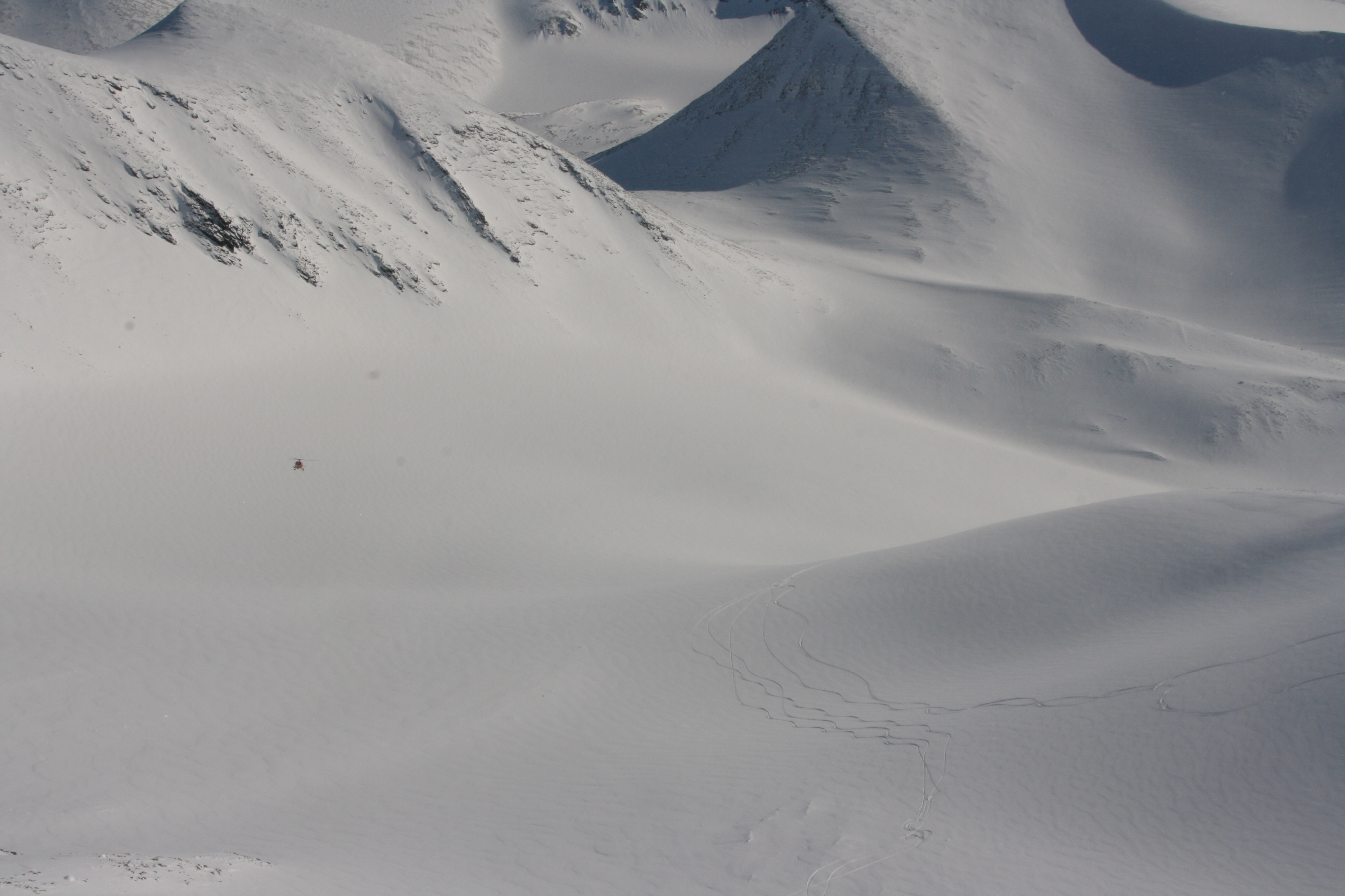 The mountains in the Ktotjocka area. Heli ski Riksgrnsen, Sweden 3rd of April 2009. Photo: Andreas Bengtsson