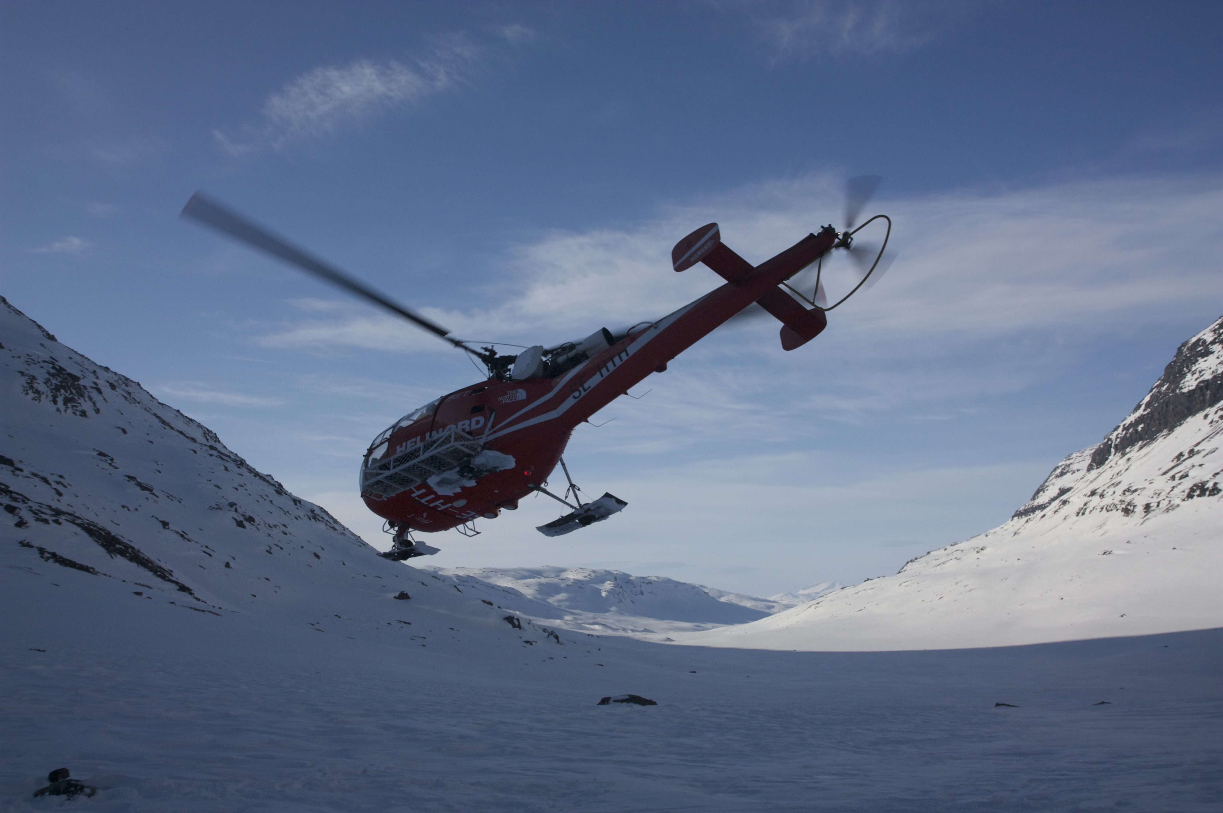 The french lady making heli lift number 9 April 11th 2009. Photo: Carl Lundberg 
