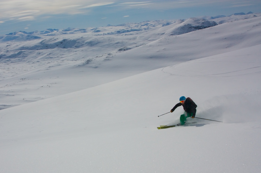 Skidlrare Mette kr heli p Korsatjokka syd. Foto: Carl Lundberg