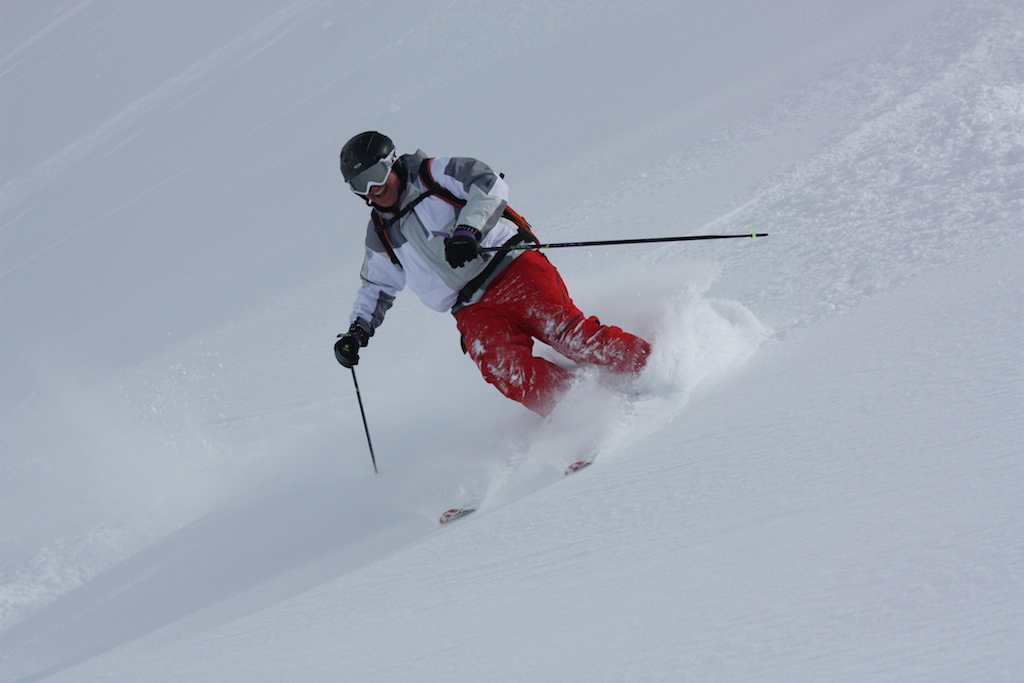 Peter njuter av sin 50-rspresent p Korsa-glaciren den 16 april 2009. Foto: Carl Lundberg