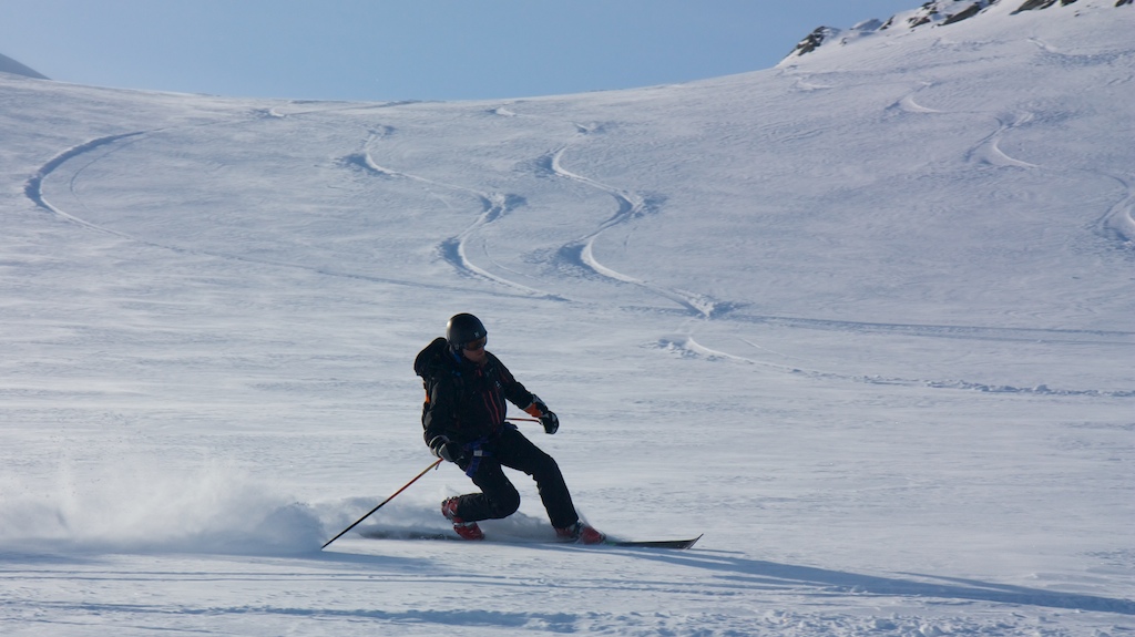 Tyska Haglfs Heliski Riksgrnsen 18 april 2009. Foto: Carl Lundberg