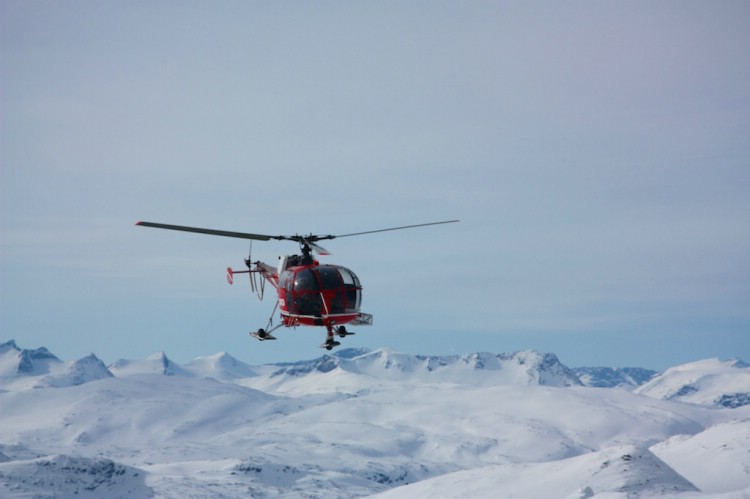 Heliski Riksgränsen, April 16 2009. Photo: Carl Lundberg 