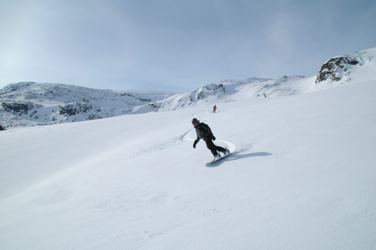 Snowboard on Vassitjocka. Heliski Riksgränsen, April 22, 2009. Photo: Andreas Bengtsson 