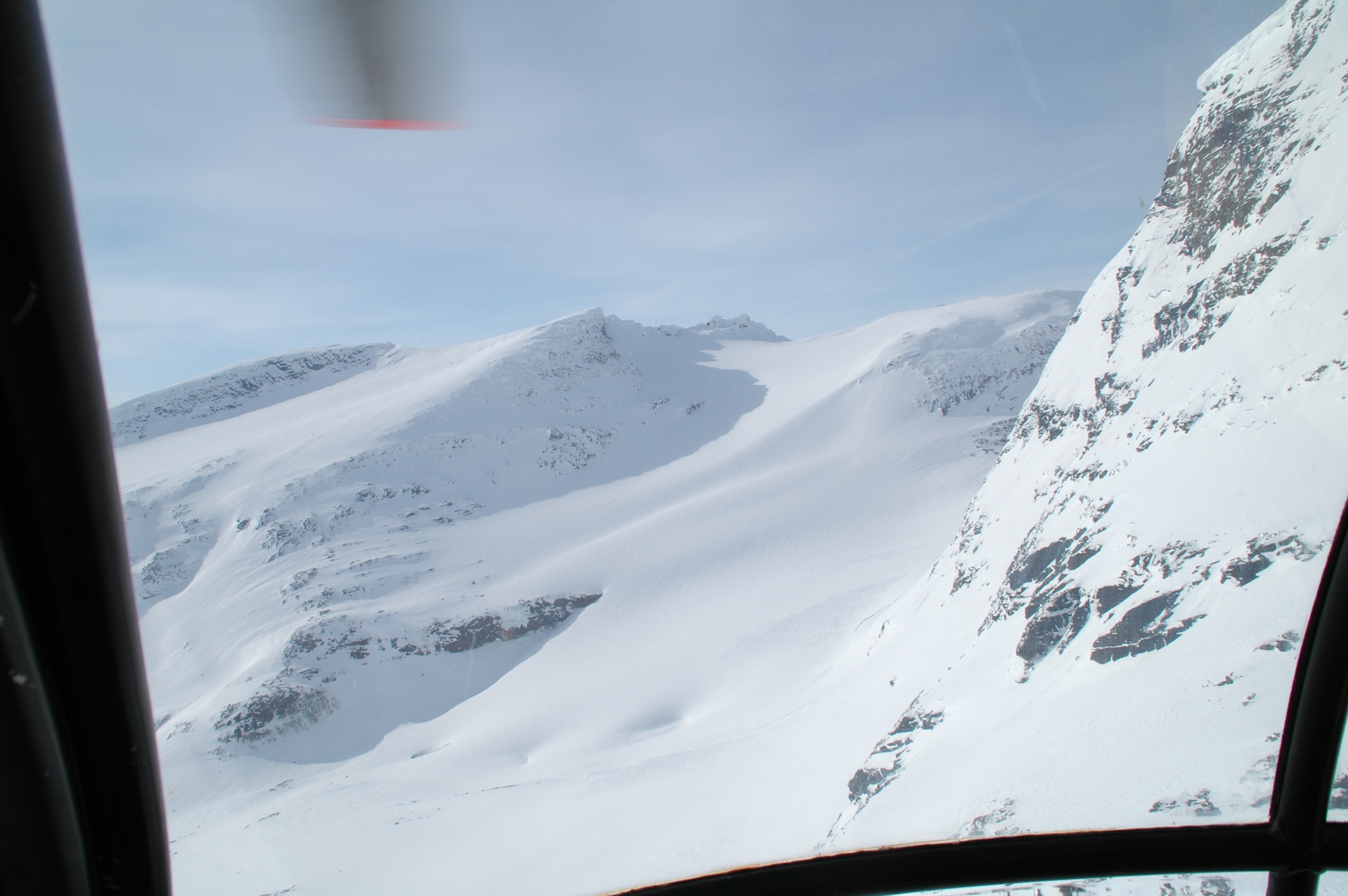 A lot of space for first tracks. Heliski Riksgrnsen, April 22, 2009. Photo: Andreas Bengtsson 